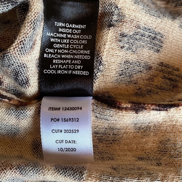 Torrid Button Front Cardigan sweater Women’s Leopard Print Cotton Sz M office - Picture 8 of 8